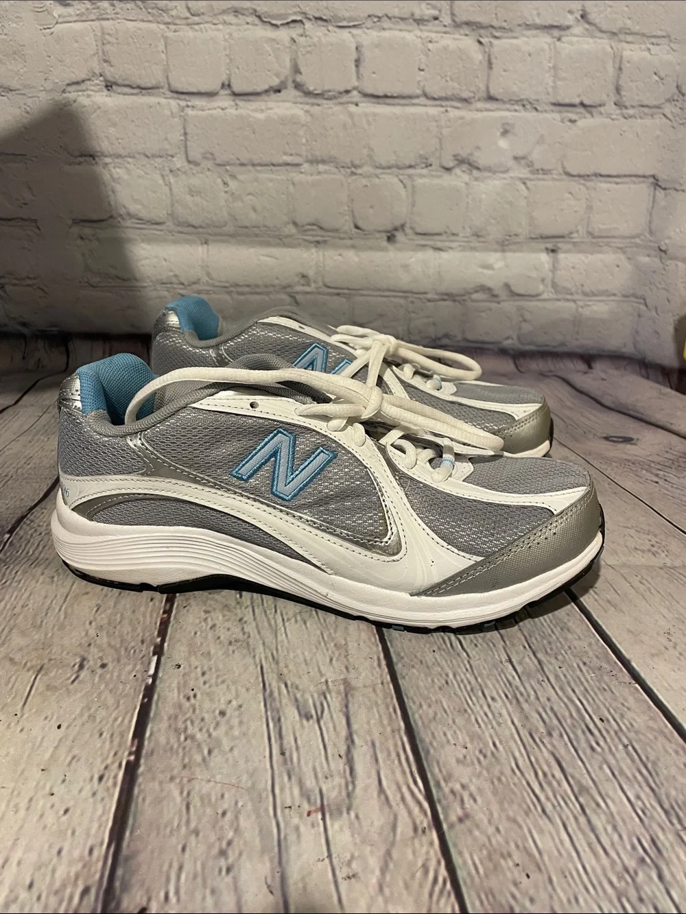 New Balance Women's Gray and Light Blue Athletic Walking Shoes sz8